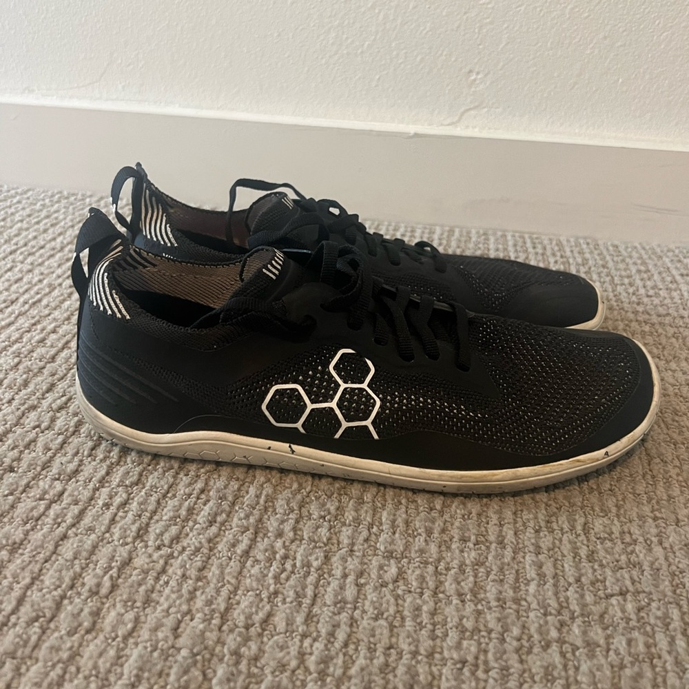 Vivo barefoot black like new barefoot shoes